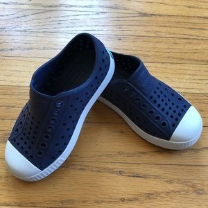 EUC Native Unisex Jefferson’s Slip-on - Size 9